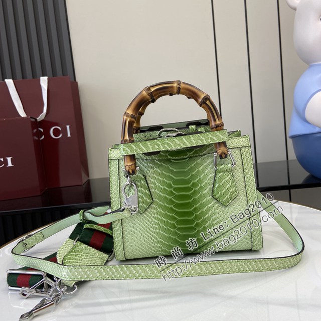Gucci專櫃古馳最新款鱷魚紋牛皮竹節手柄手提肩背女包 jh2436型號：702732